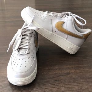 Nike Air Force 1 Gray/White Sneaker w Gold Detail
